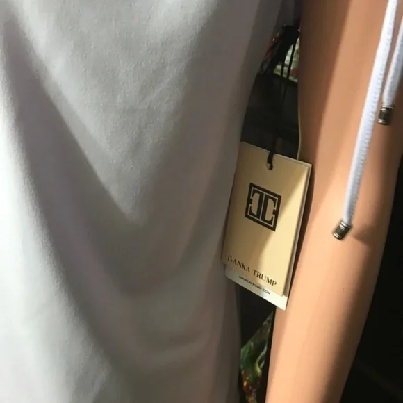 [Ivanka Trump] Light Purple  V-neck Top NWT 05 - Picture 2 of 8